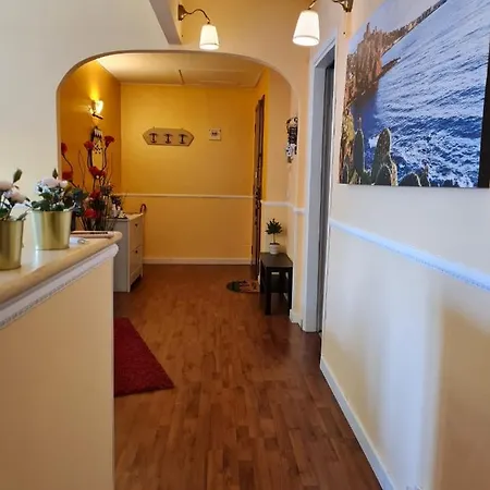La Maison Blanche Apartment *