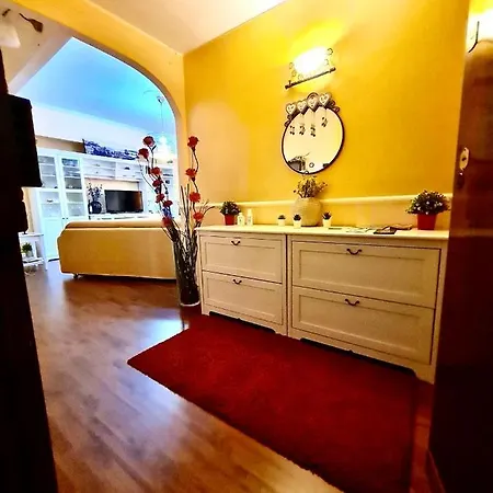 La Maison Blanche Apartment