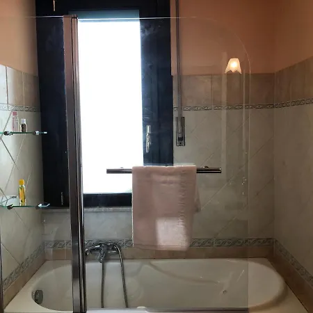 La Maison Blanche Apartment