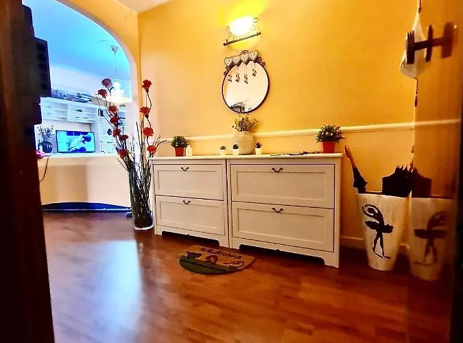 La Maison Blanche Apartment *
