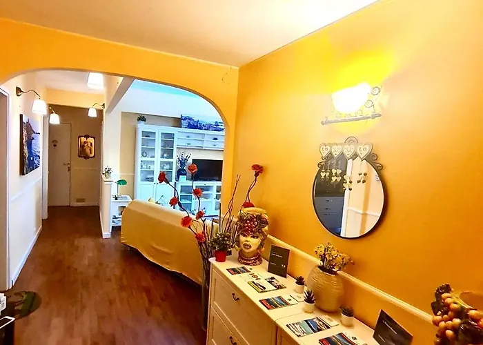 La Maison Blanche Apartment *